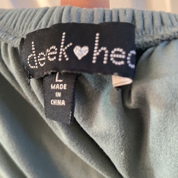 Beautiful DEREK HEART Romper - Picture 14 of 15